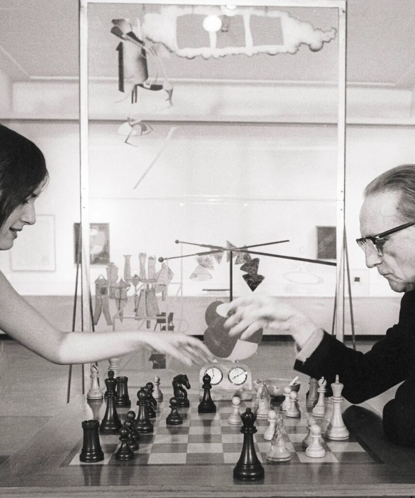 Eve Babitz gioca a scacchi nuda
