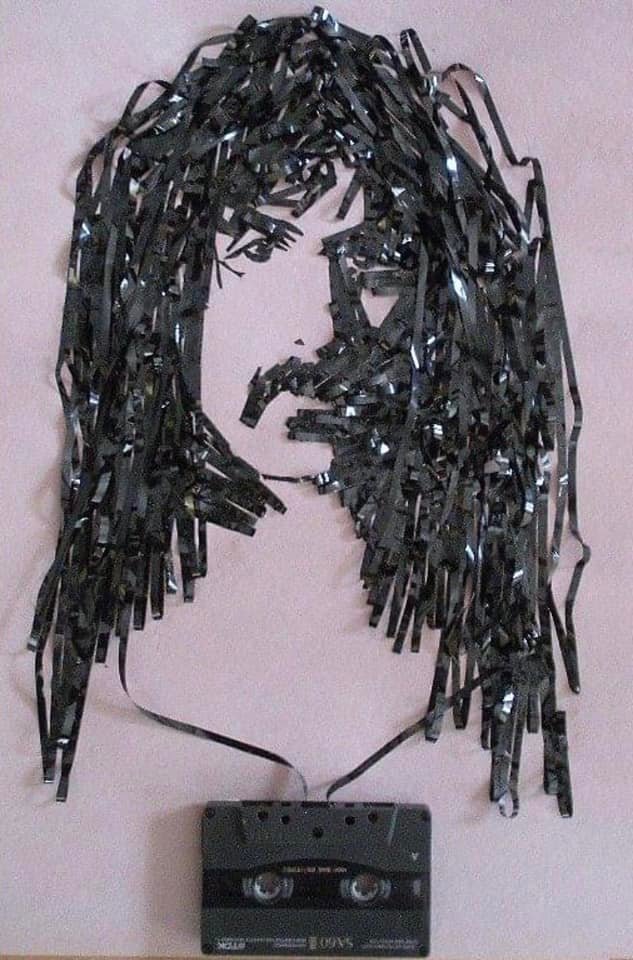 Frank Zappa ritratto con nastro di una videocassetta di Salvador Luna
