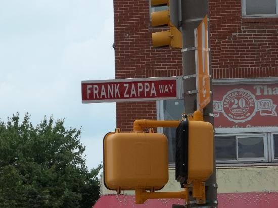 Frank Zappa Way nel centro di Baltimora