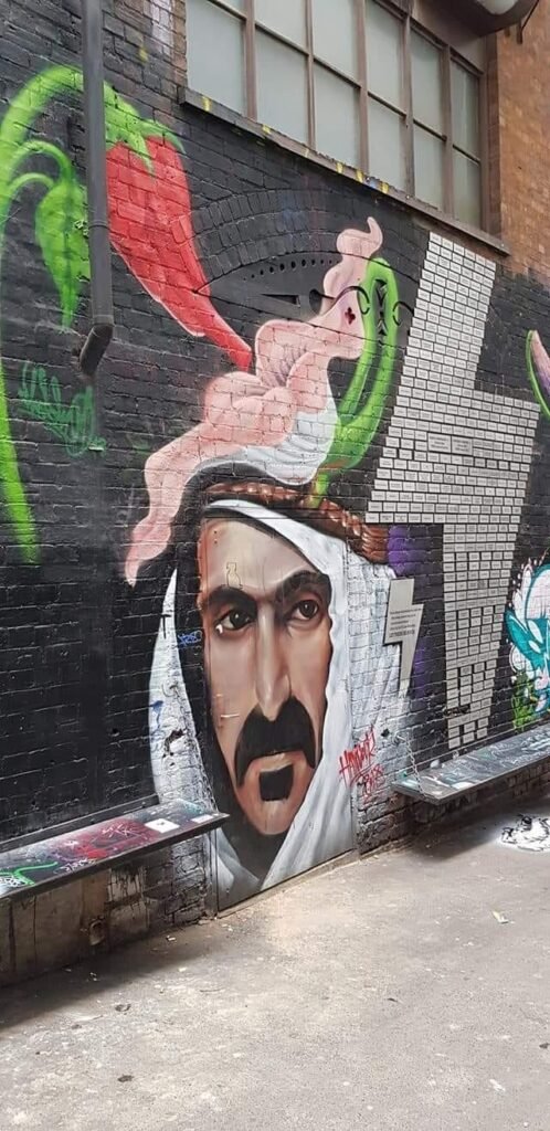 ACDC Lane al centro della città di Melbourne murale Frank Zappa
