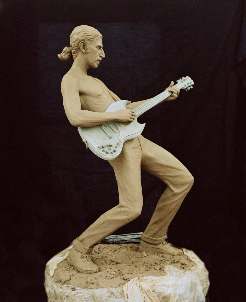 Scultura in bronzo in memoria di Frank Zappa realizzata da Michael Keropian