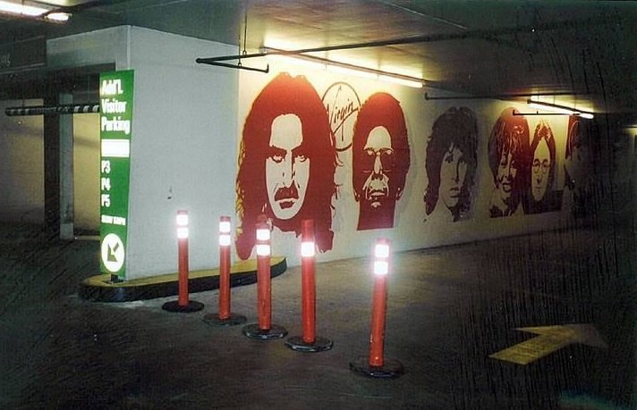 Murale in un parcheggio a 8000 Sunset Strip (Hollywood)