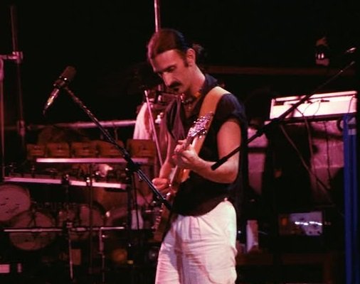 “Penso che il punk rock abbia dato agli autori delle pubblicazioni rock ‘n’ roll qualcosa su cui scrivere…