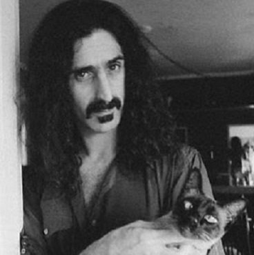 “Non credo che la politica abbia davvero importanza. Lavorano tutti per la stessa azienda…