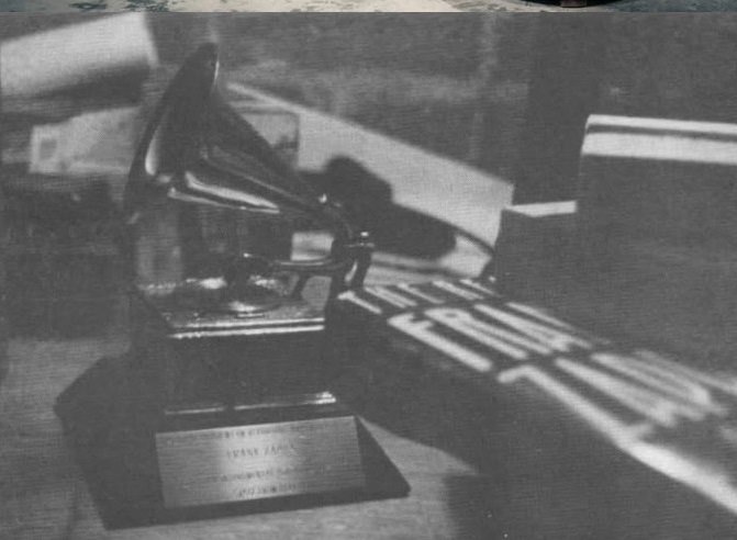 “Il mio Grammy Award è poggiato accanto al televisore nel mio seminterrato…