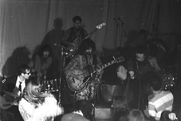FZ: “Non mi considero un cantante rock and roll…