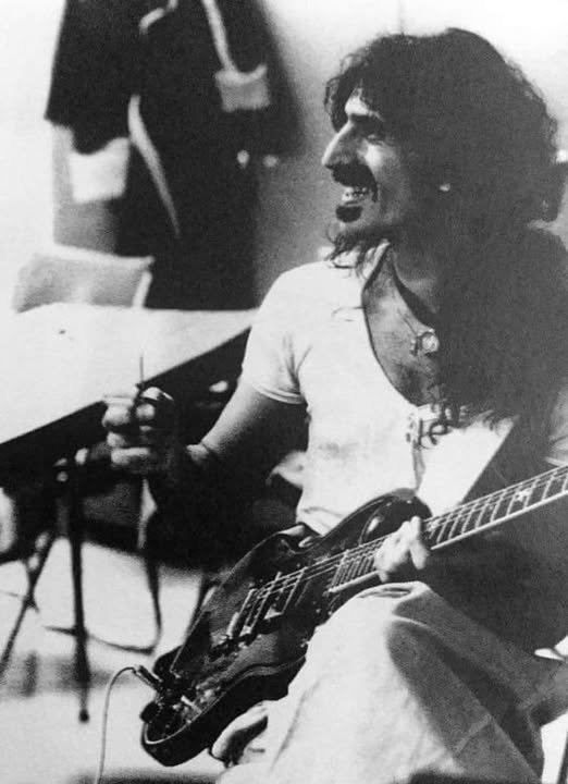 Frank Zappa su New York in preda alla febbre papale