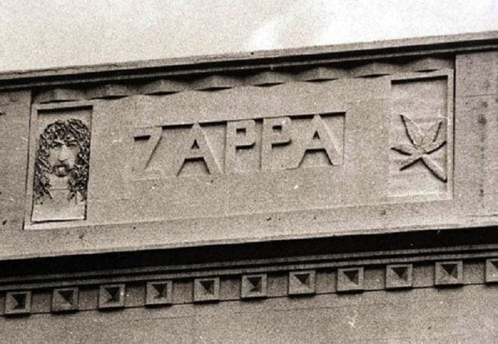 Lo scherzo a Pomona in onore di Frank Zappa