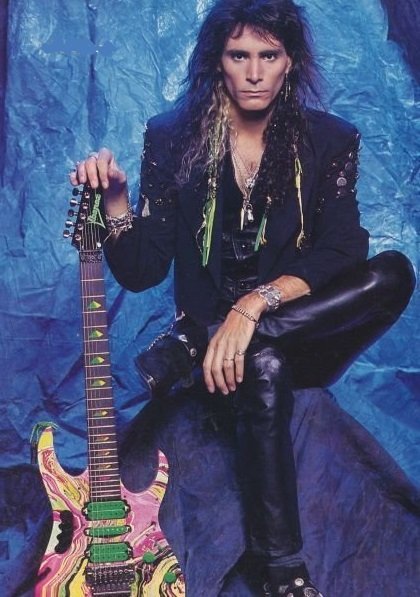 Steve Vai con la sua Ibanez JEM-JEM2K DNA n.20