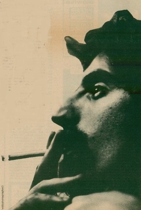Frank Zappa totalmente impegnato nel suo lavoro