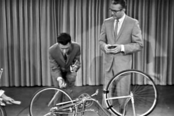 Frank Zappa suona la bicicletta