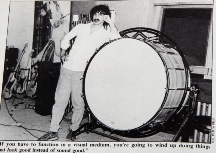 Zappa con una grancassa da concerto Ludwig anni '70