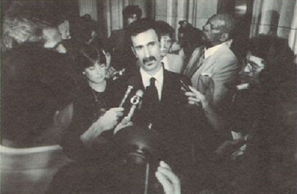 Frank Zappa sull'interferenza politica nei media