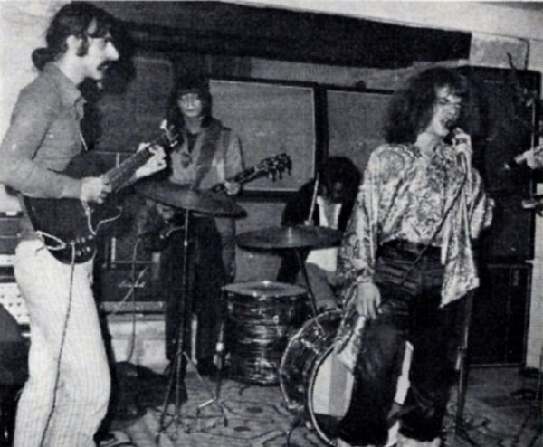 Frank Zappa con la band Docdail