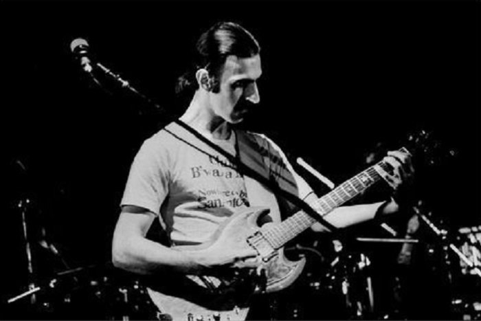 Frank Zappa fa causa alla MGM