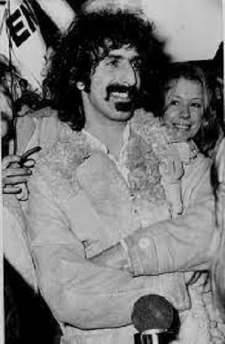 Frank Zappa e i suoi fans manifestano contro la Royal Albert Hall